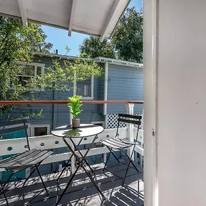 Jungle Themed Apt. Close To Coffee, Food + Shops! Holiday home Tampa